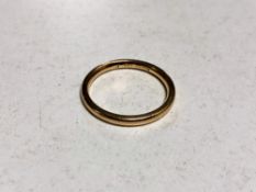 An 18ct gold wedding band,