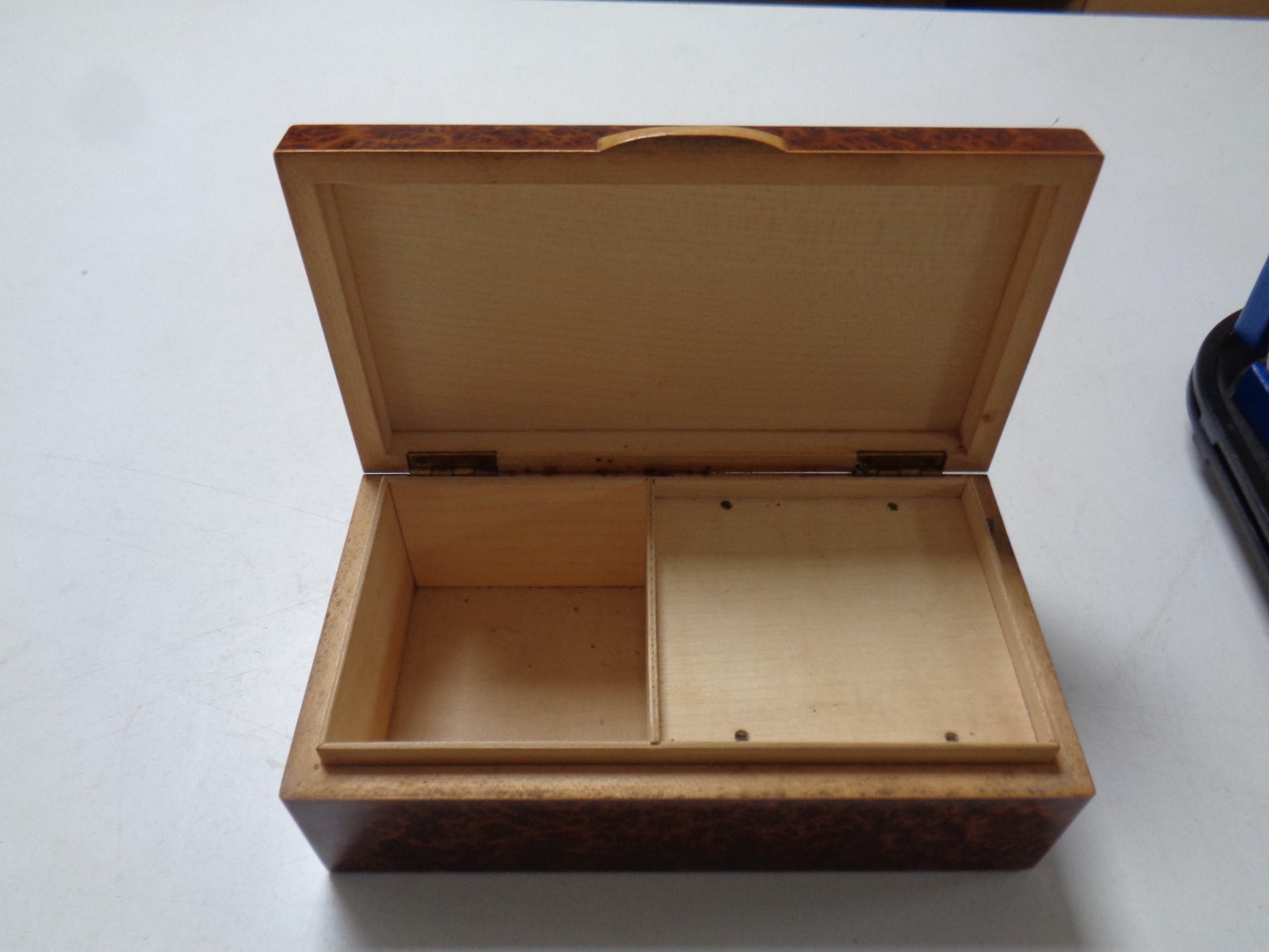 A tray containing costume and silver jewellery, compact, gent's Seiko wristwatch, - Image 2 of 2