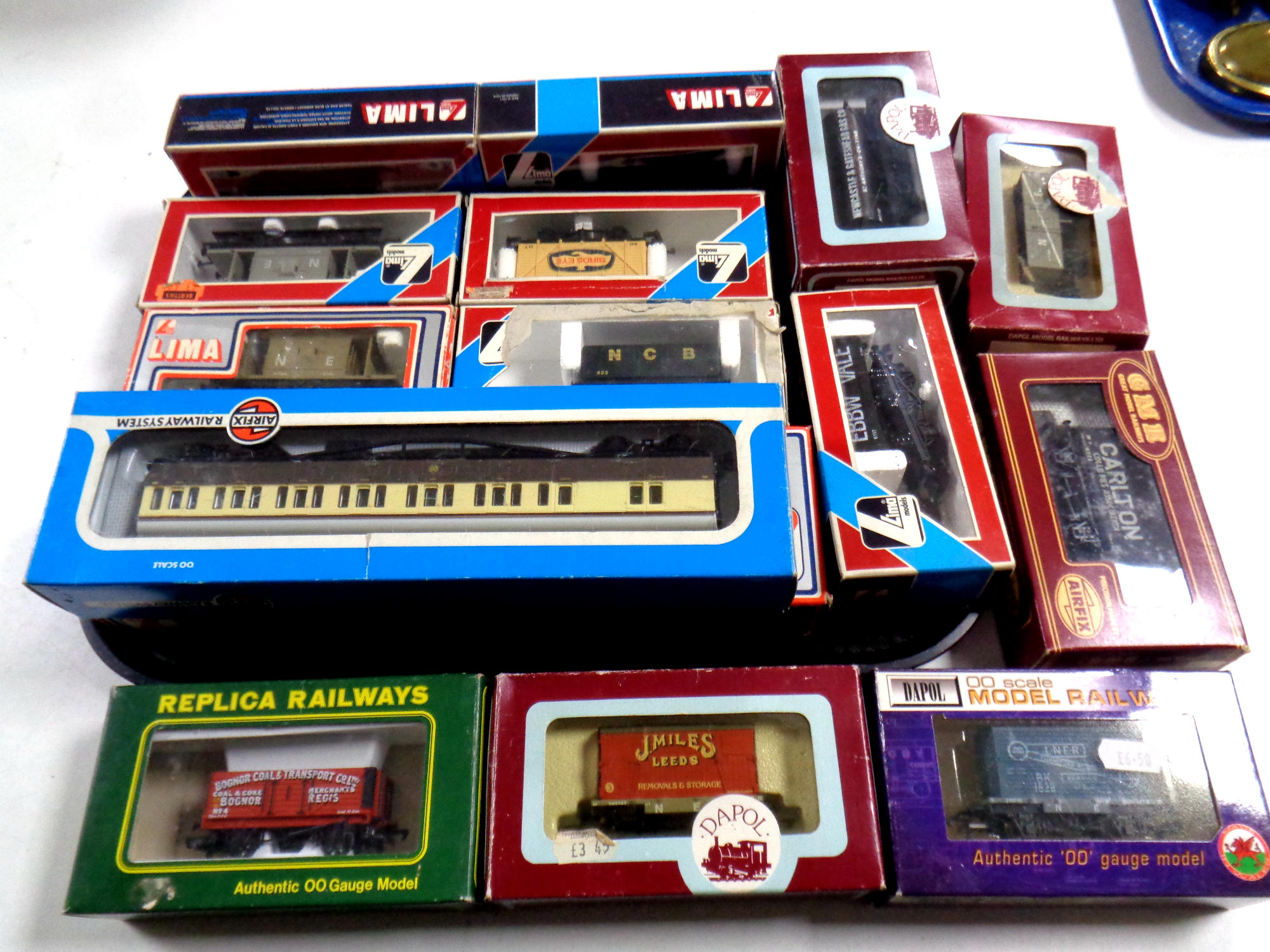 A tray containing Lima, Airfix, GMR and Dapol 00 scale railway coaches and wagons,
