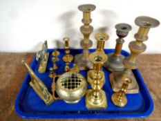 A tray containing antique and later brass ware to include candlesticks, rose bowl,