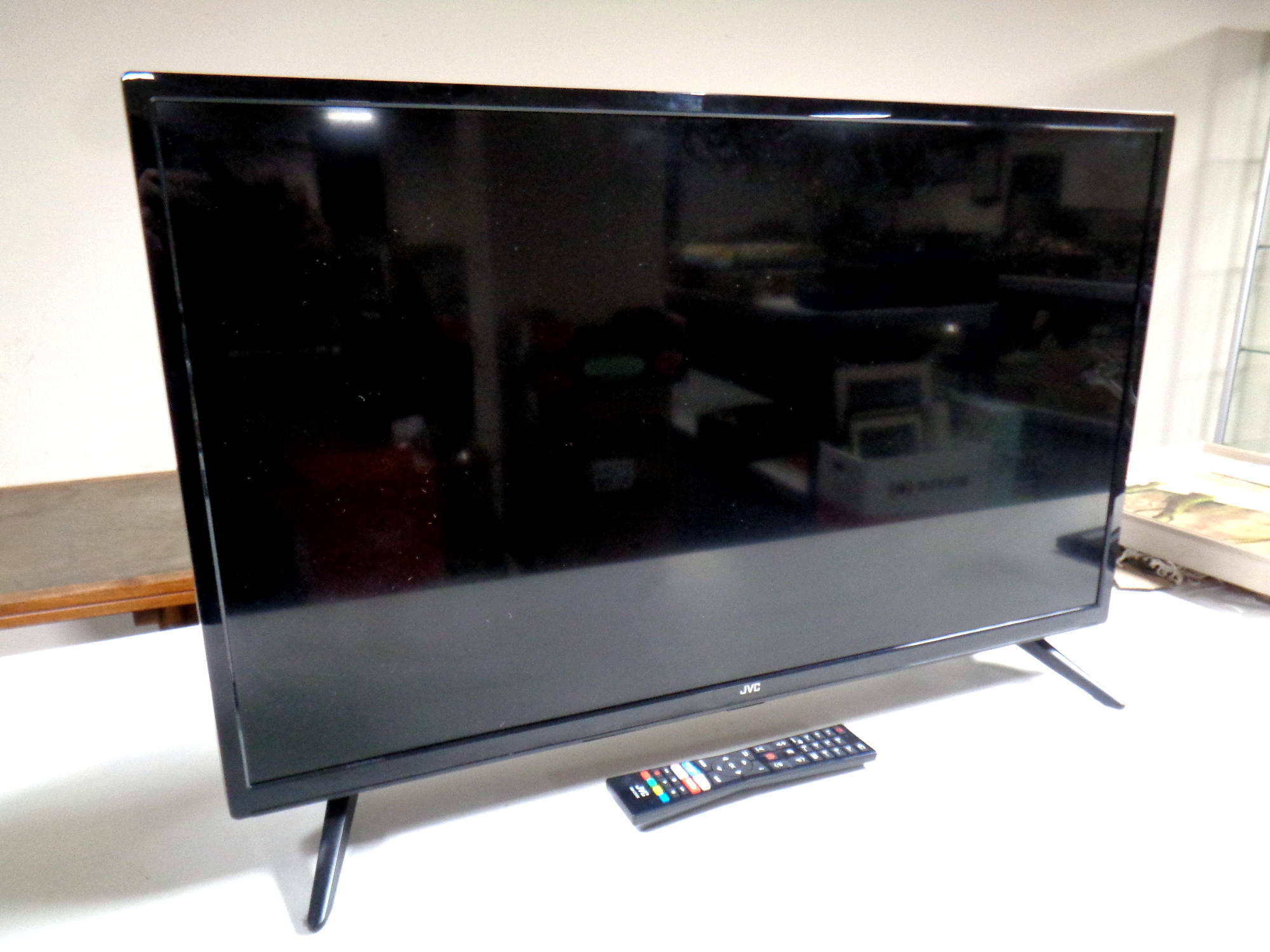 A JVC 32'' LED Smart TV Model LT-32 C600 with remote