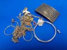 A small quantity of costume jewellery