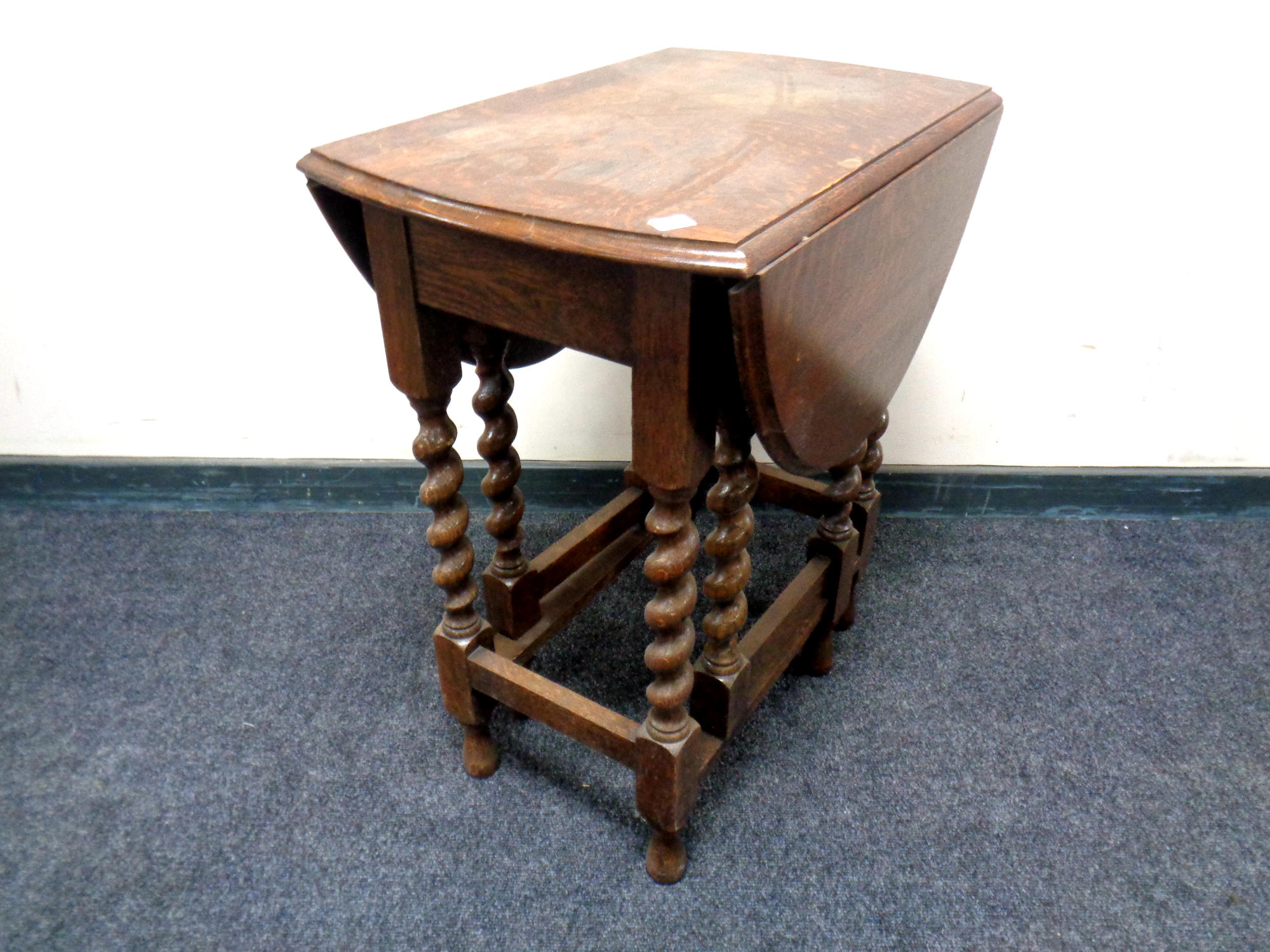 An Edwardian oak gate leg table,