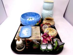 A tray containing boxed Crown Devon leaf dish and matching spoon,