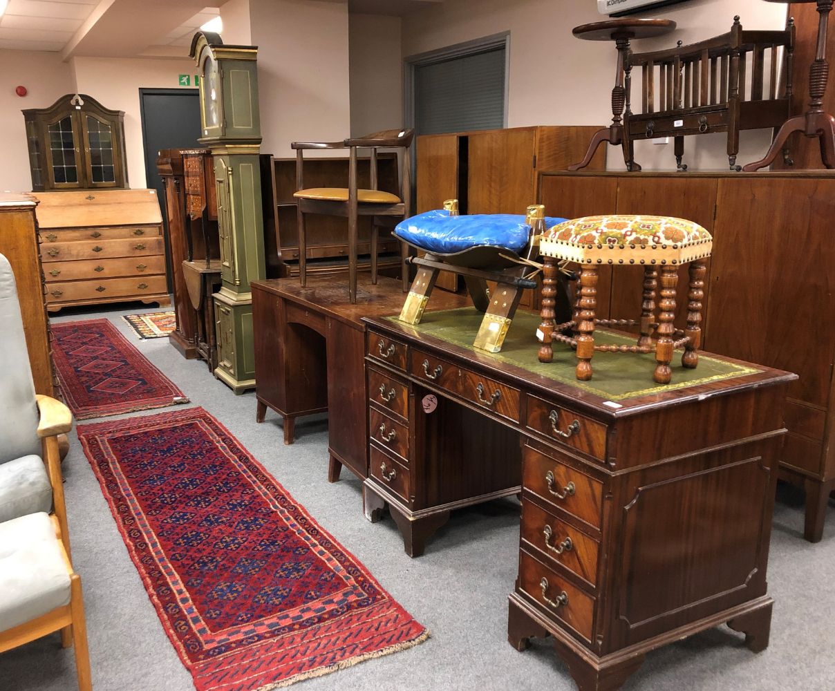 Weekly Auction of Antiques, Collectables & Furnishings