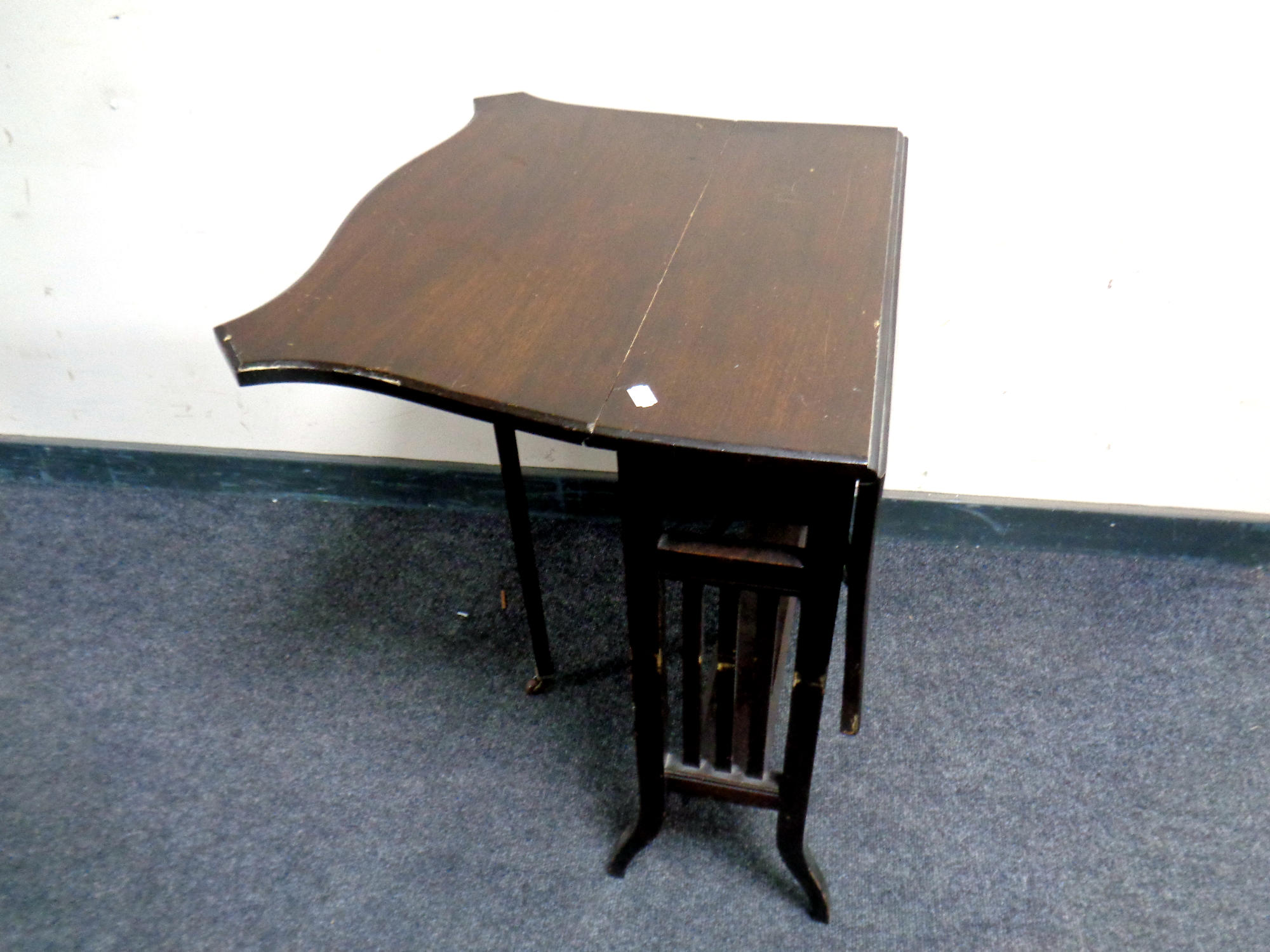 An Edwardian Pembroke table