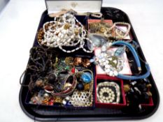 A tray of a large quantity of costume jewellery to include necklaces, brooches,