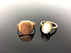 A 9ct gold cameo ring, together with a broken yellow metal signet ring, 5.