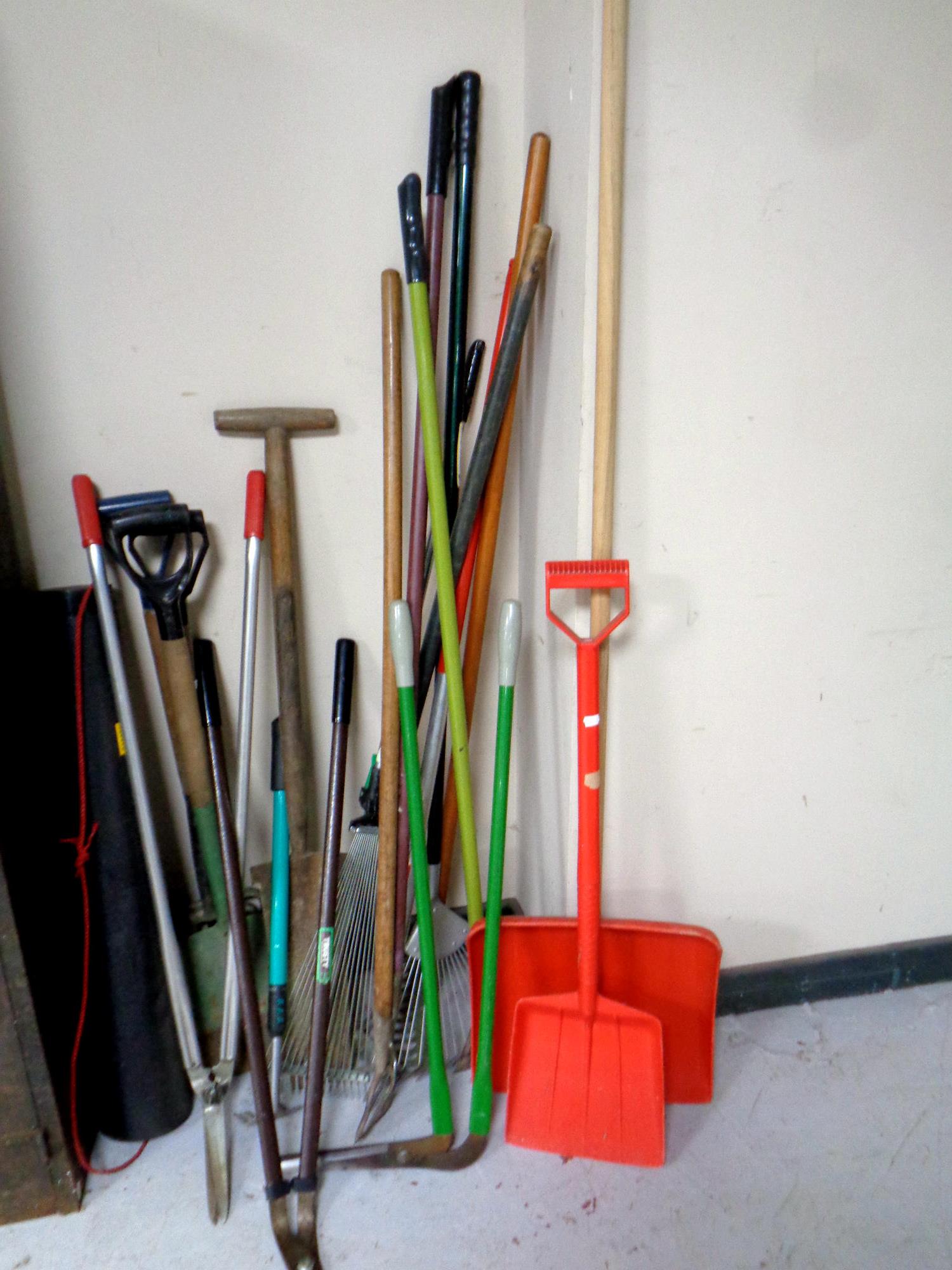 A large quantity of assorted garden tools