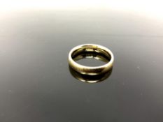 A 9ct gold wedding band, 3.9g.