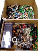 A tray of assorted costume jewellery,