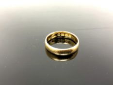 An 18ct yellow gold wedding band, size P, 4.3g.