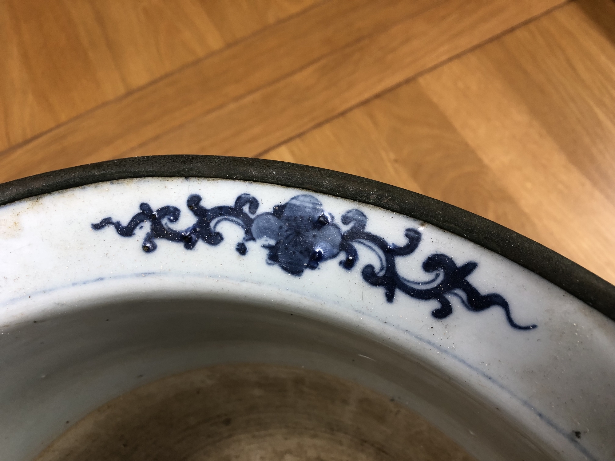 A Chinese blue and white planter depicting traditional scenes, width 37. - Image 8 of 13