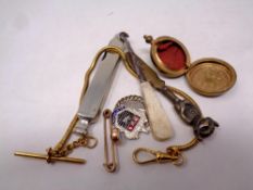 A small quantity of costume jewellery, coin case,