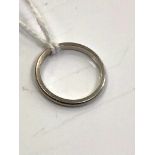 A platinum wedding band ring, size L, 2.8g.