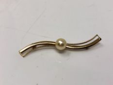 A 9ct gold bar brooch set with a pearl, 2.2g. width 55 mm.