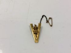 A yellow gold letter 'V' brooch, mounted with a lucky charm, 4.