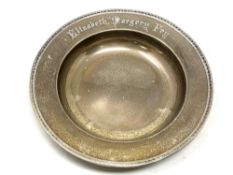 An Irish silver dish engraved Elizabeth Margery Foy, Dublin 1915, diameter 17cm.