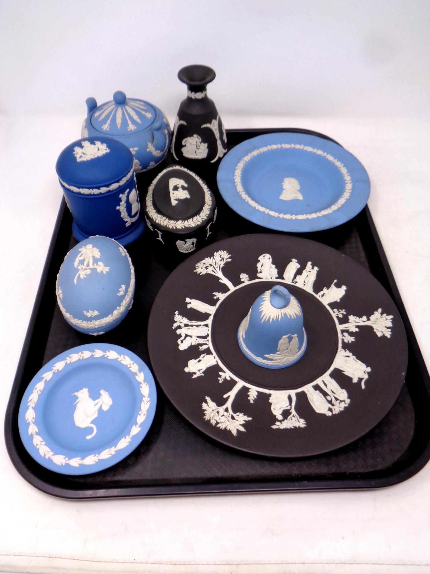 A tray containing nine pieces of Wedgwood Jasperware