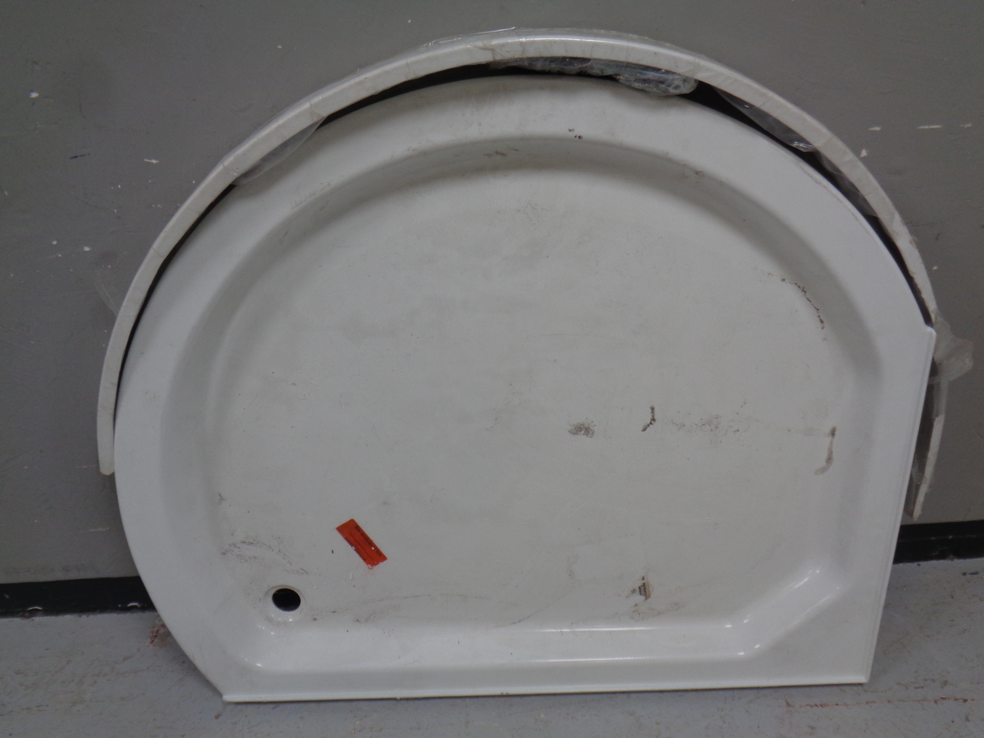 A 1200 mm D-shaped shower tray