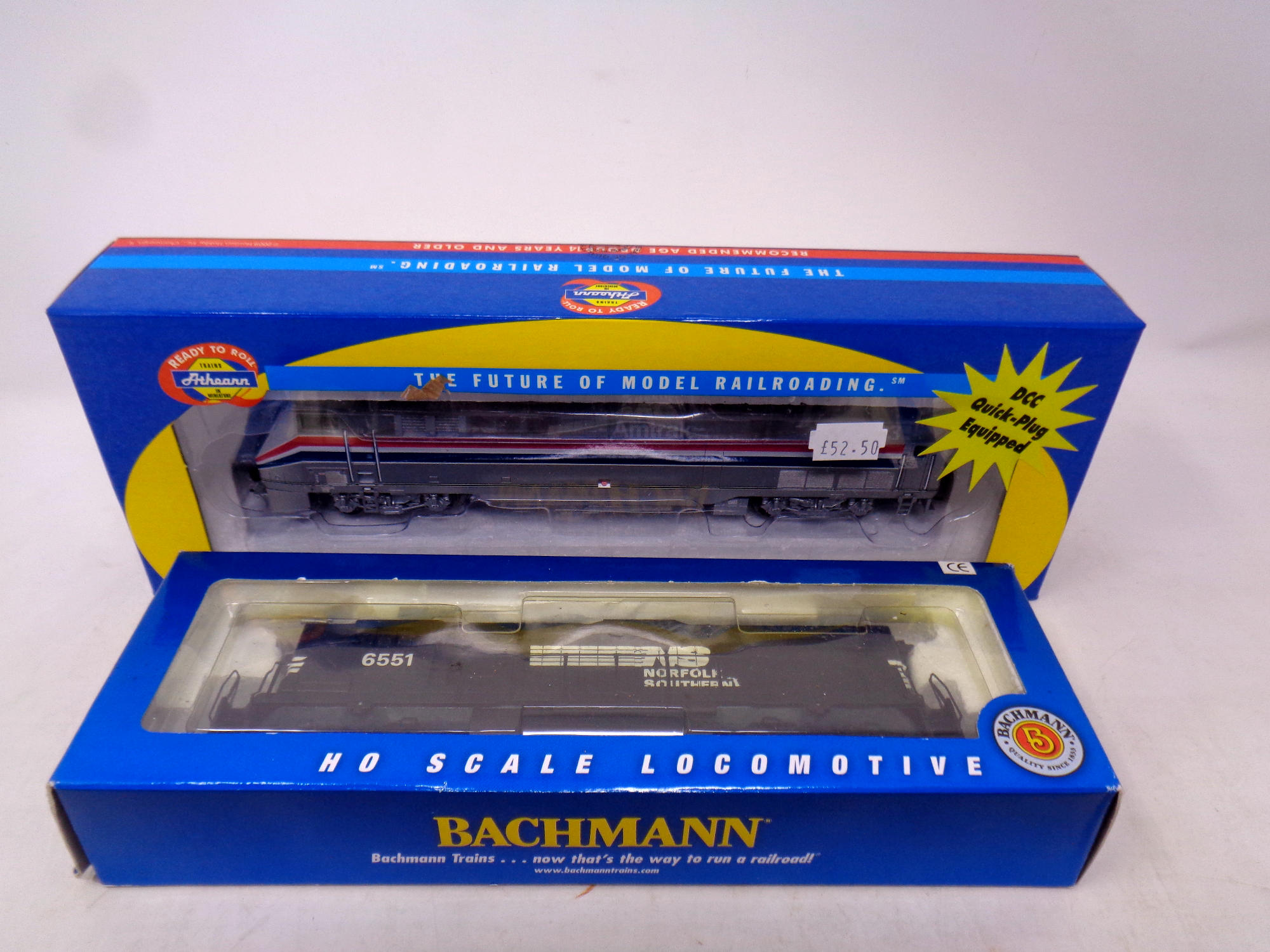 A Bachmann HO Scale NS Norfolk Southern locomotive,