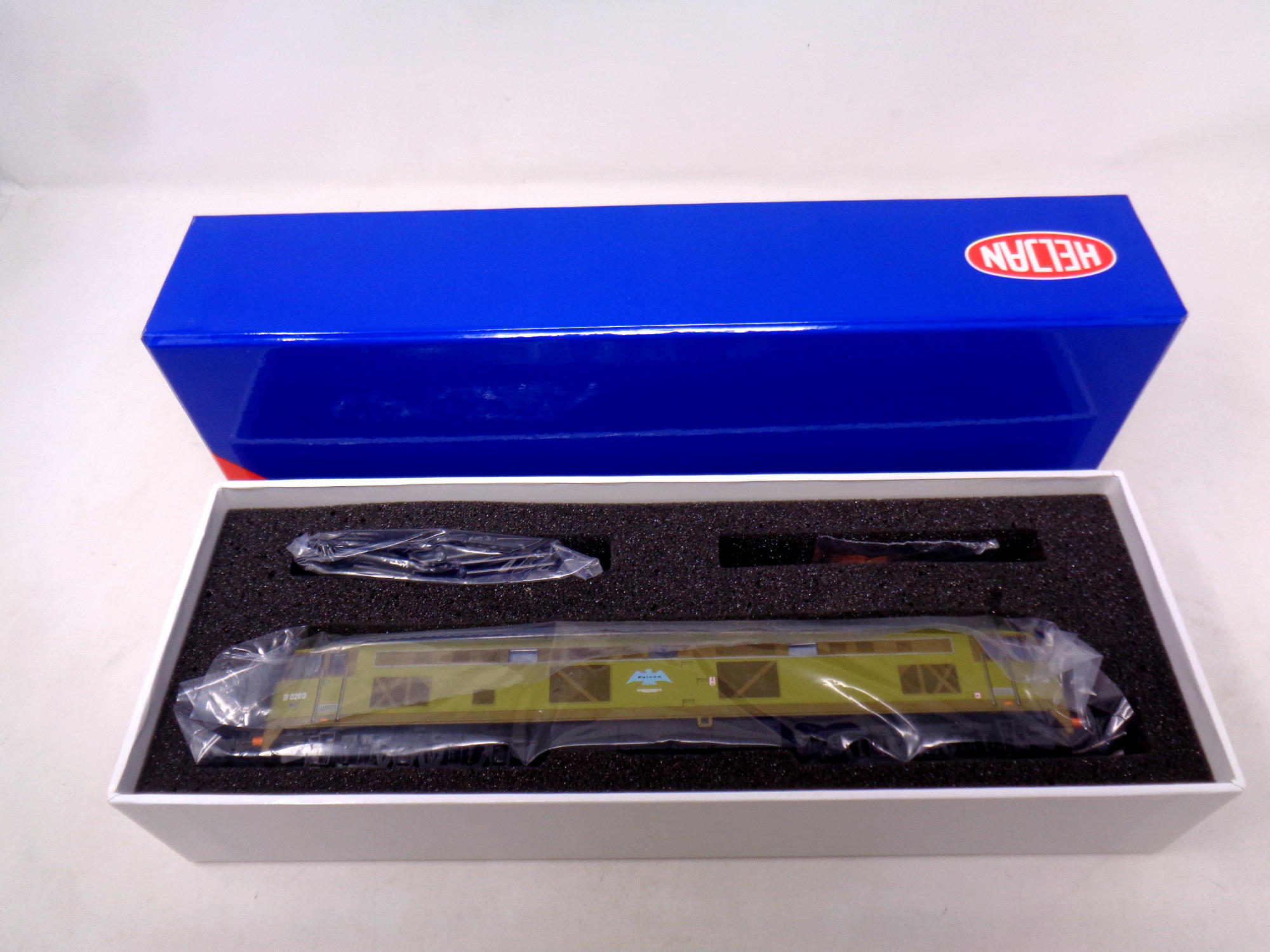 Heljan 53001 D0280 Falcon Lime Green locomotive,