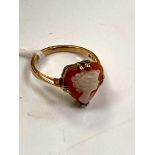 A 9ct gold cameo ring, size I, 2g.
