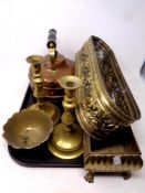 A tray containing metal wares to include antique brass candlesticks, bowl,