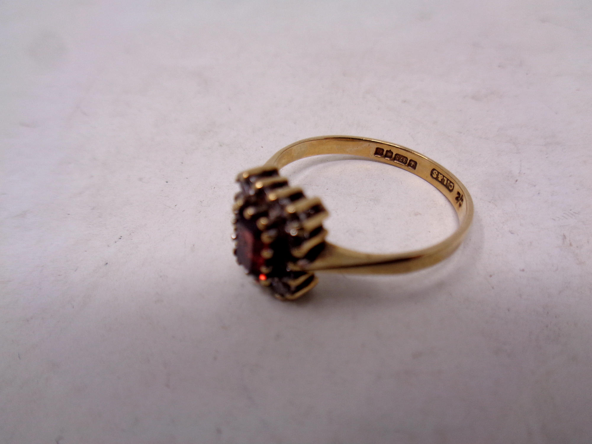 A 9 ct gold dress ring set with a garnet