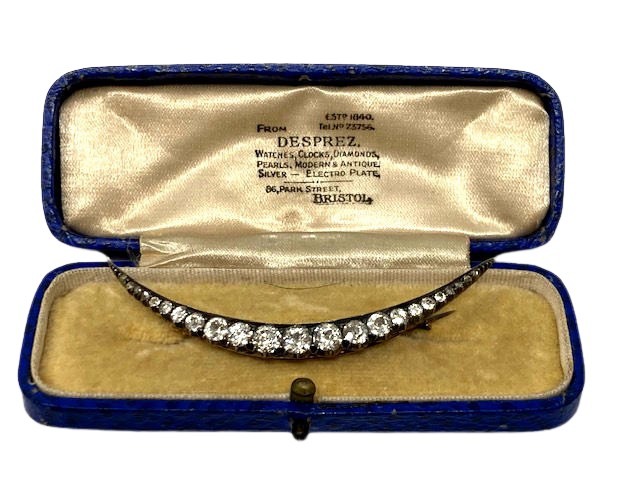 A Victorian graduated diamond set crescent brooch, width 65 mm, 5.6g.
