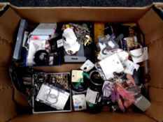 A box of a large quantity of costume jewellery