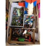 A crate of plastic soldiers including Britains detail, Farm animals,