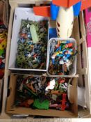 A crate of plastic soldiers including Britains detail, Farm animals,