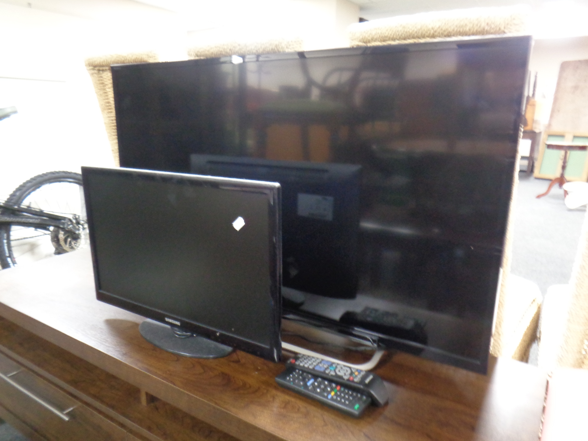 A Sony Bravia 40 inch LCD TV with remote,