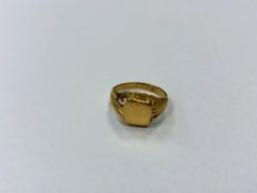 A child's gold ring stamped '22', size D.