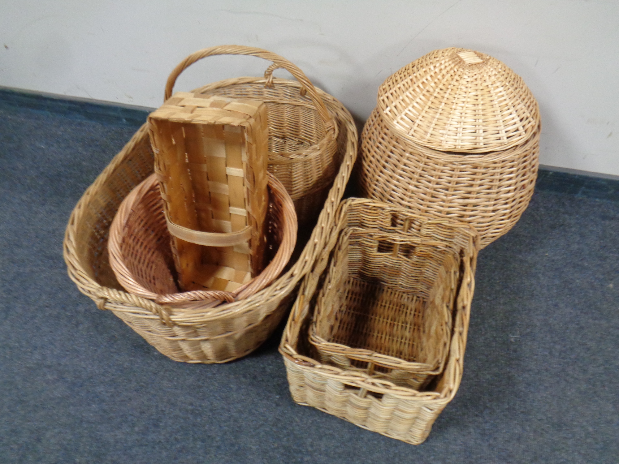 A quantity of wicker log,