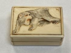 A carved Japanese early 20th century ivory lidded box, 50 mm x 35 mm x 20 mm.