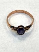 An antique 9ct gold ring set with an amethyst, 1.4g.