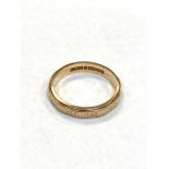 A 9ct gold band ring, 2.1g.