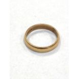 A 9ct gold band ring, 2.3g.