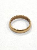 A 9ct gold band ring, 2.3g.