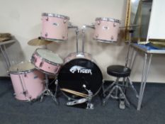 A Tiger drum kit (pink)