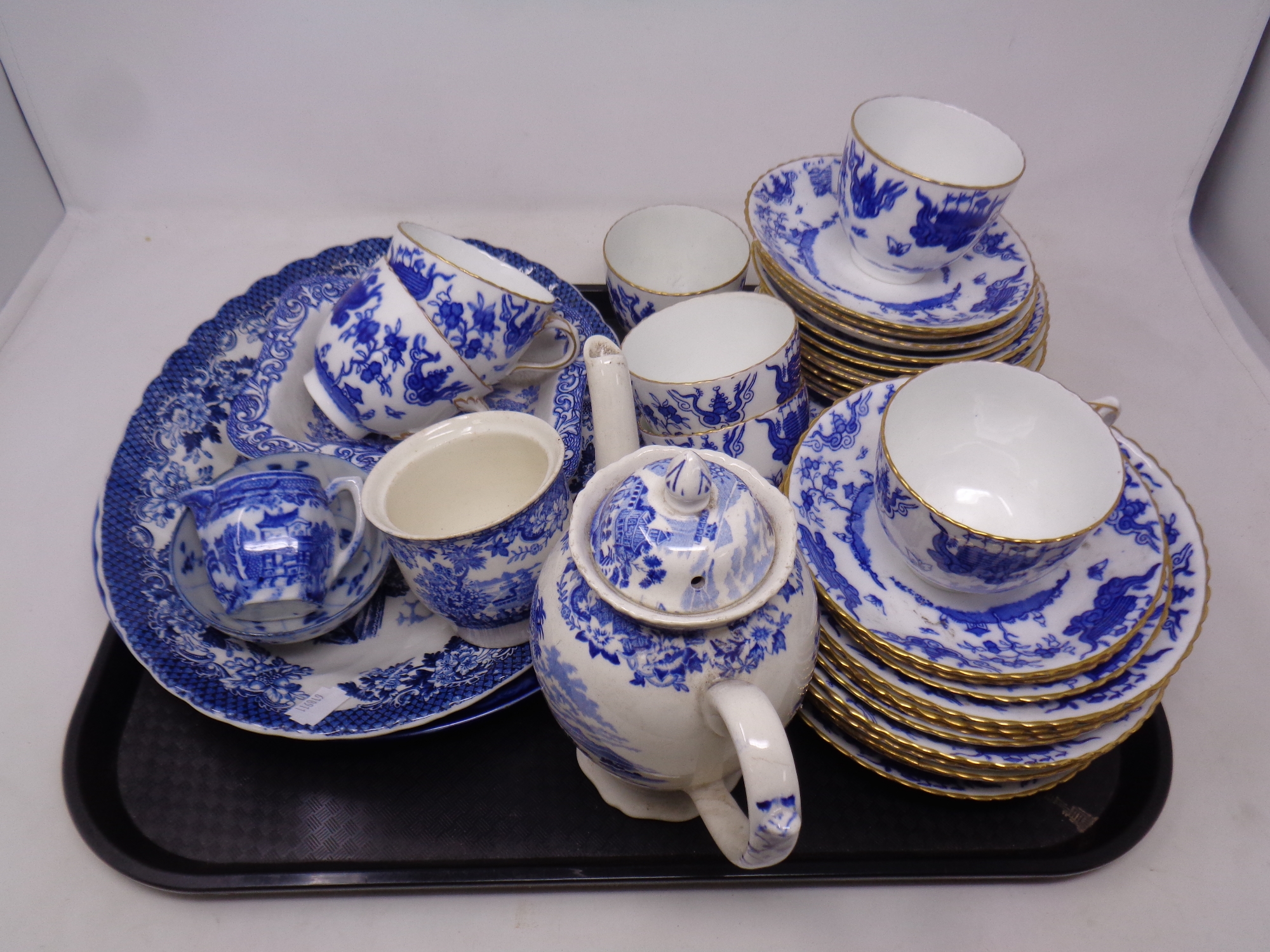 A tray of antique and later blue & white ceramics