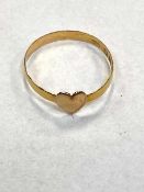 An 18ct gold bang ring set with a heart, size P. CONDITION REPORT: 1.