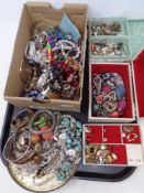 A tray of costume jewellery