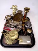A tray of assorted metal ware, plated tea spoons, gallery tray, horse brasses,
