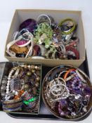 A tray of costume jewellery