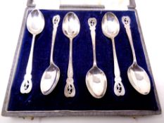 A set of six Sheffield silver teaspoons 1929, cased.