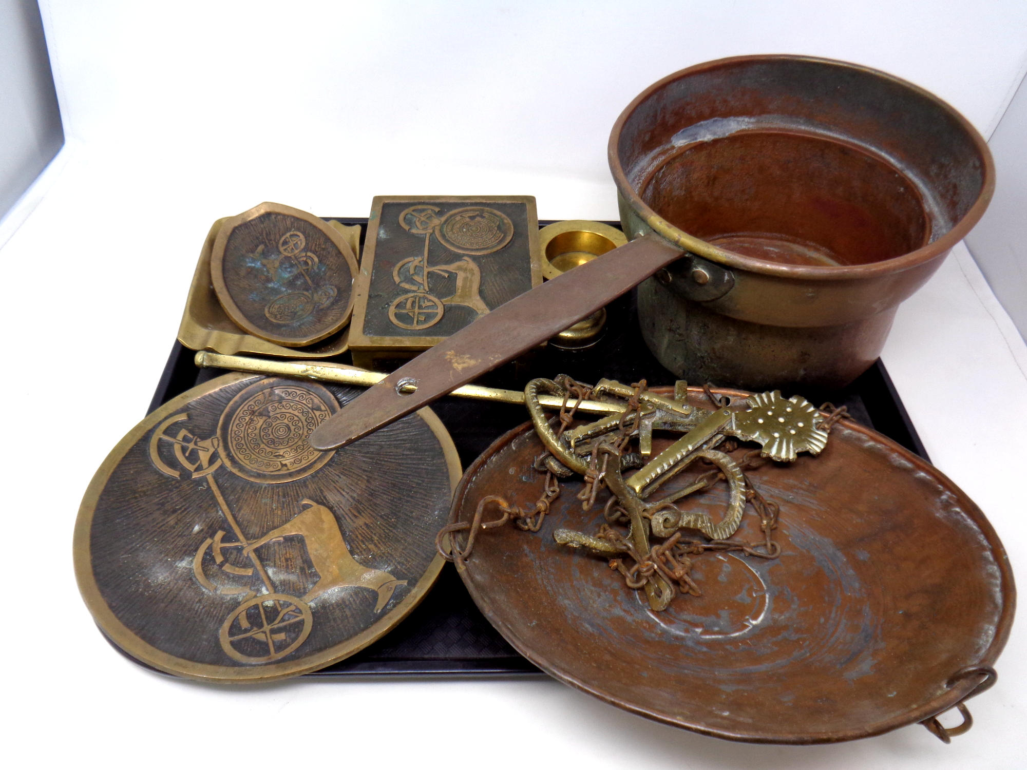 A tray of antique and later brass and copper, balance scales, cigarette box, ash tray,