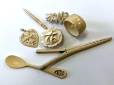 A quantity of antique bone/ivory items